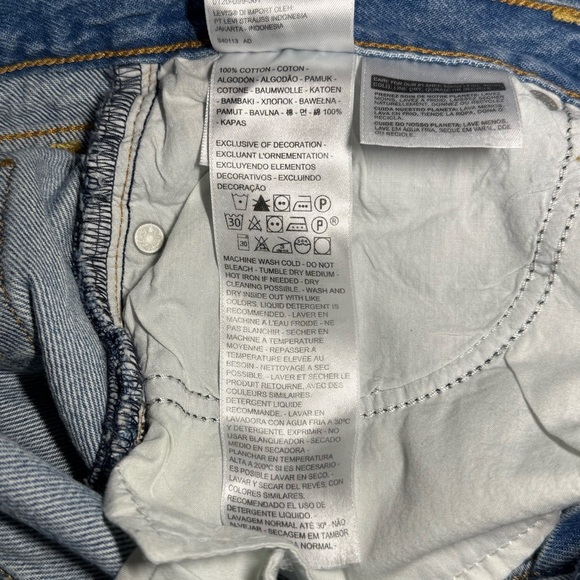 Levi's Premium WEDGIE Icon Jeans size 28 Button Fly Athens Pushed - Picture 11 of 12